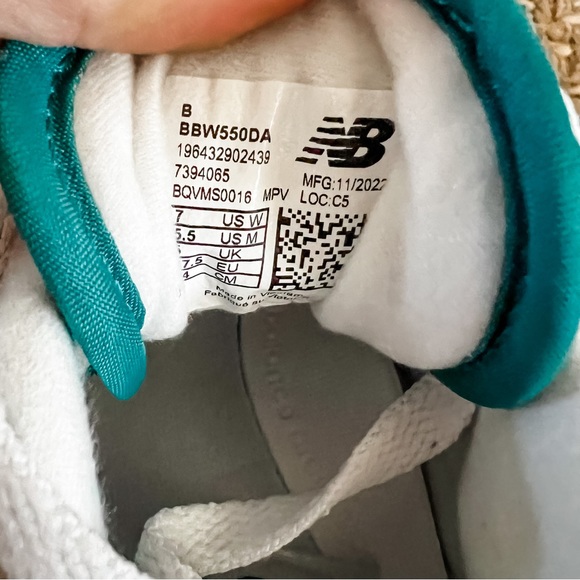 NWT New Balance 550 Sneakers Sea Salt Verdigris and Poppy Women’s Various Sizes - Picture 12 of 16